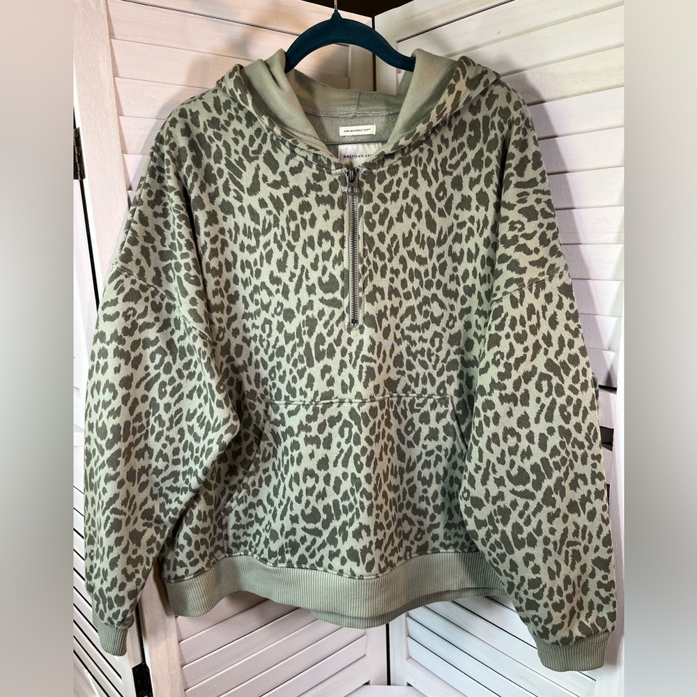 NWOT AMERICAN EAGLE HOODIE